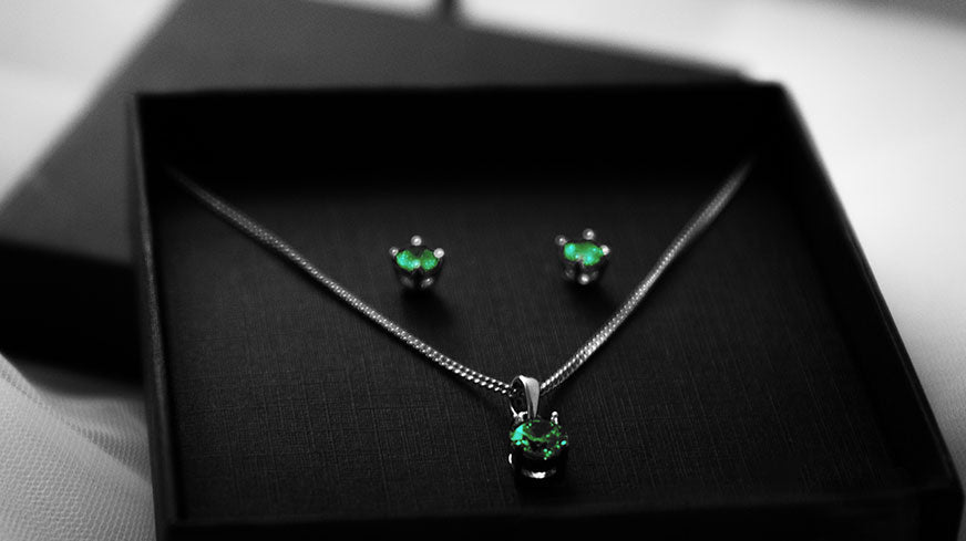 Tips to Follow While Shopping Emerald Online