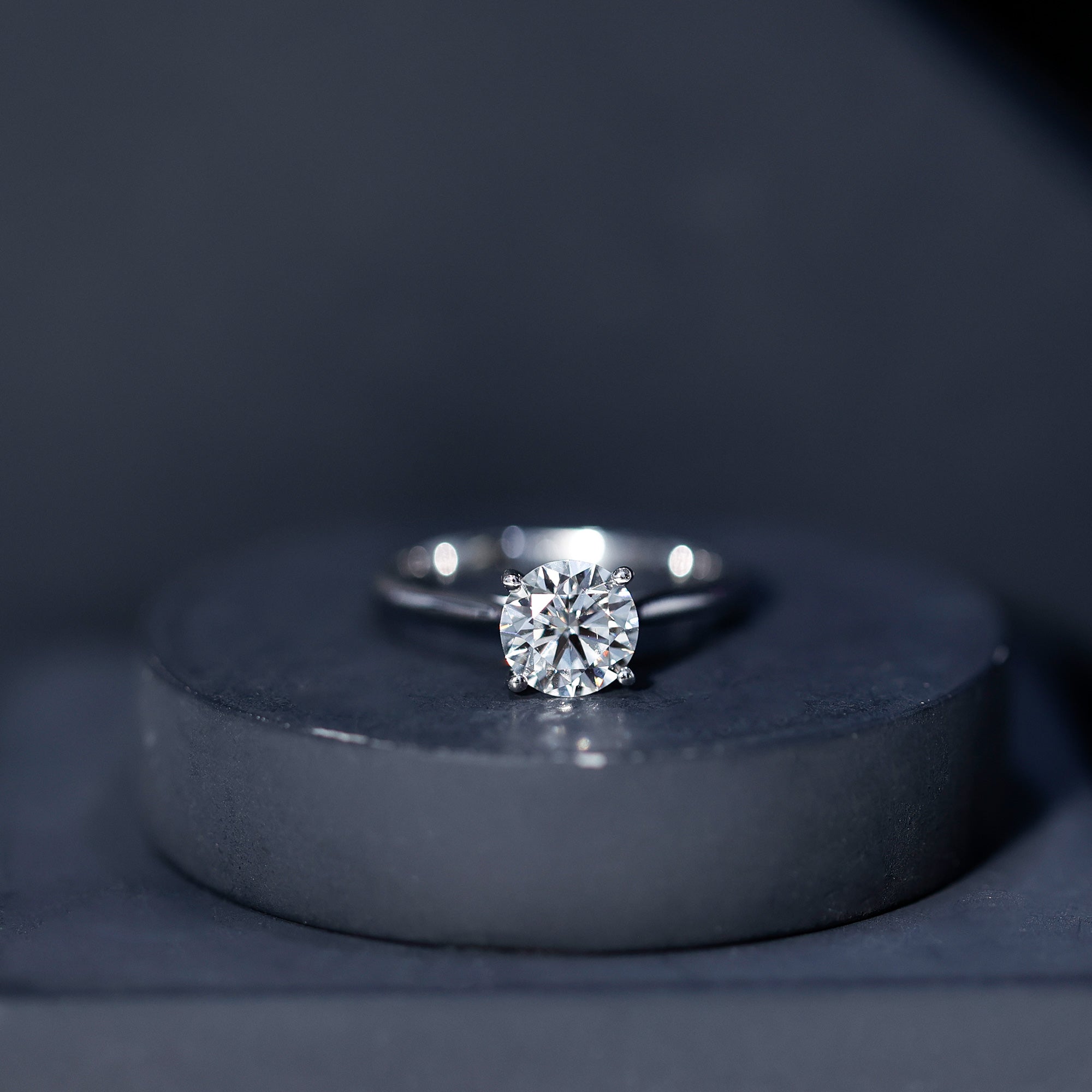 IGI Certified Lab Grown Diamond 2 Carat Engagement Ring for Women Lab - ( E-VS1 ) - Rosec Jewels
