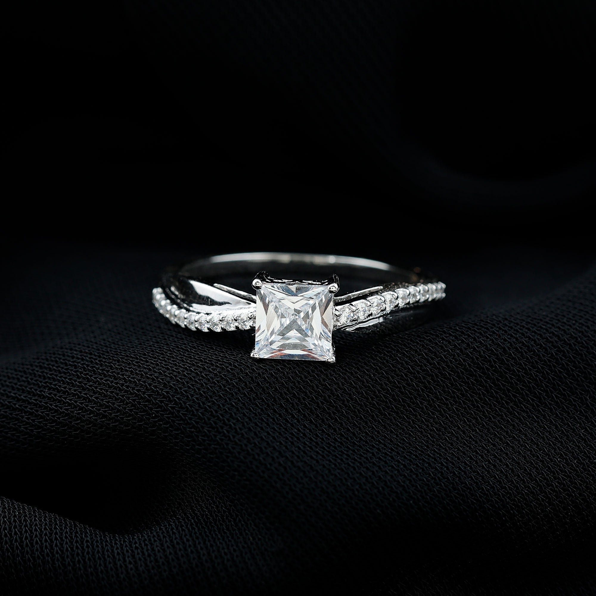 Solitaire Moissanite Princess Cut Engagement Ring D-VS1 - Rosec Jewels