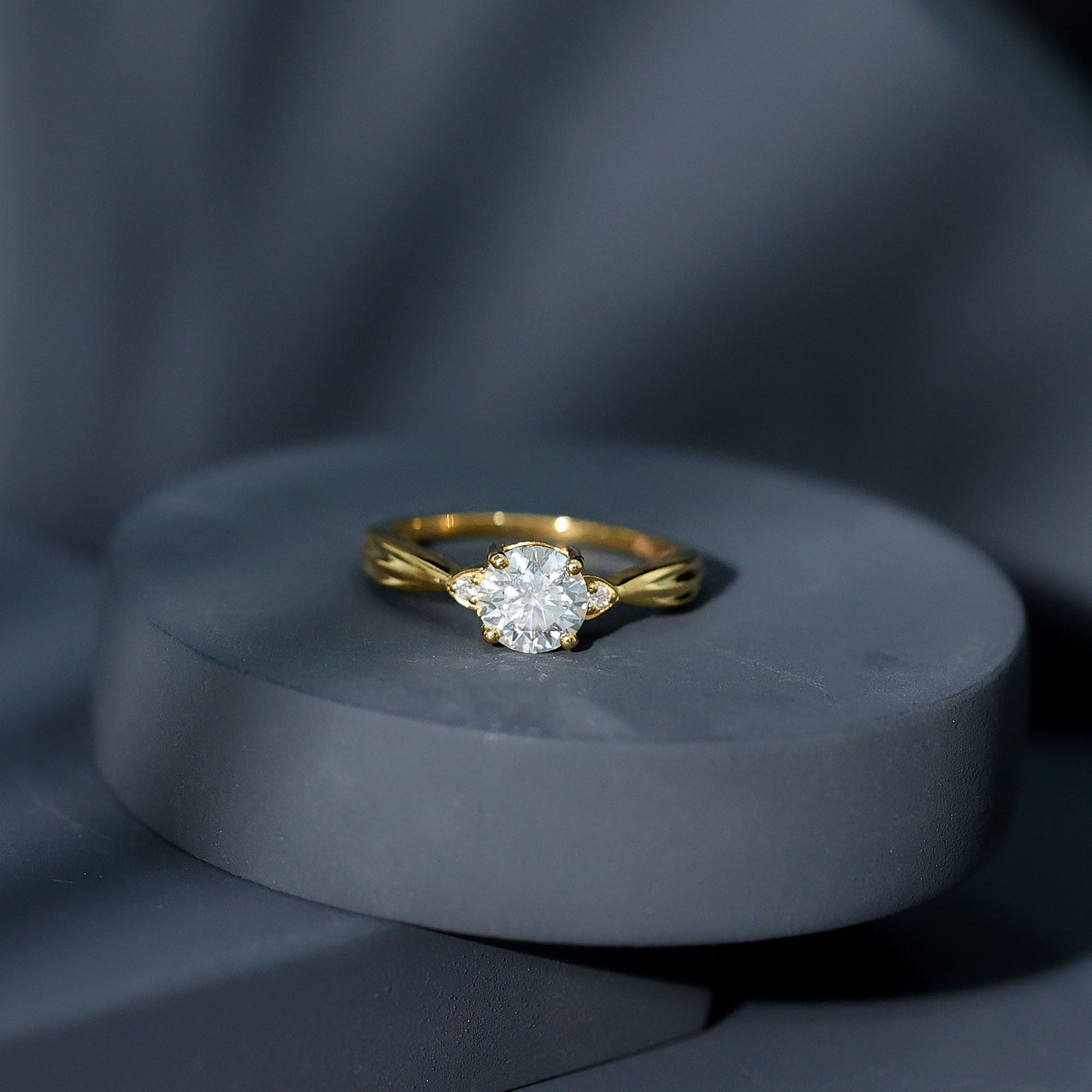 Round Moissanite Solitaire Engagement Ring for Her D-VS1 - Rosec Jewels