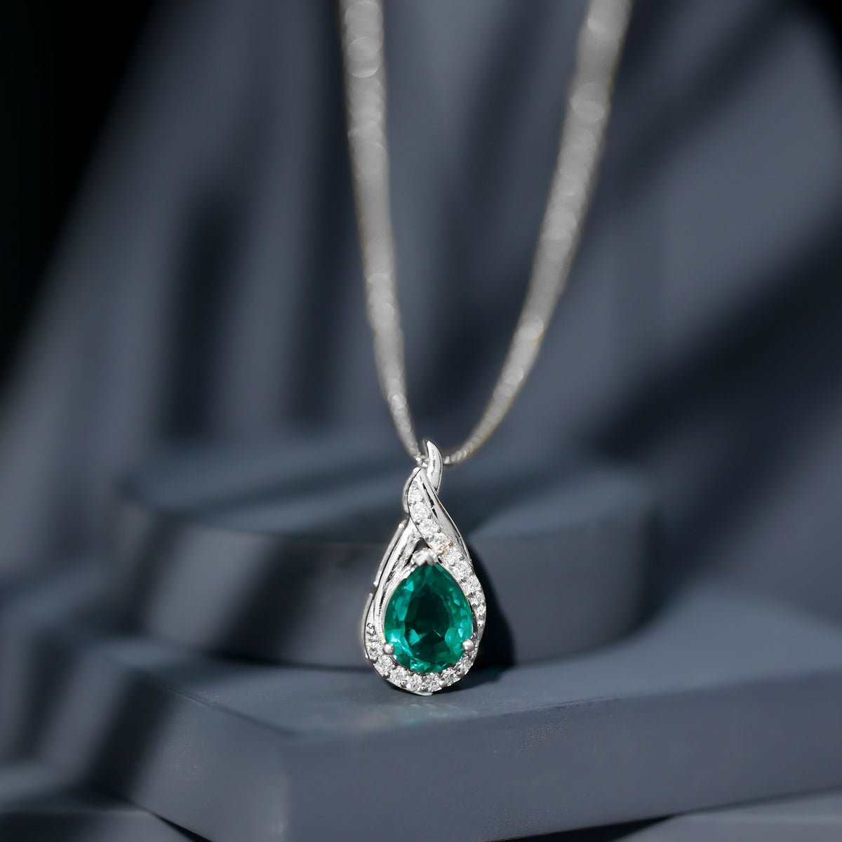 Lab Grown Emerald Vintage Inspired Necklace with Diamond AAAA - Rosec Jewels