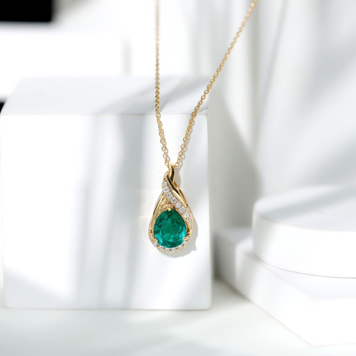 Lab Grown Emerald Vintage Inspired Necklace with Diamond AAAA - Rosec Jewels