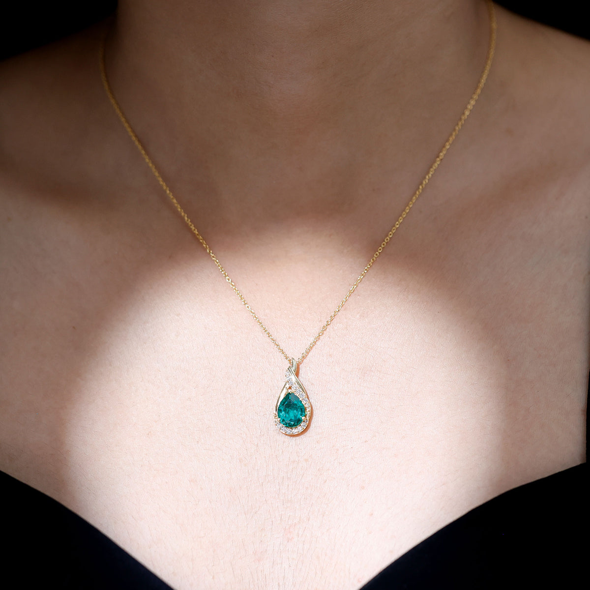 Lab Grown Emerald Vintage Inspired Necklace with Diamond AAAA - Rosec Jewels
