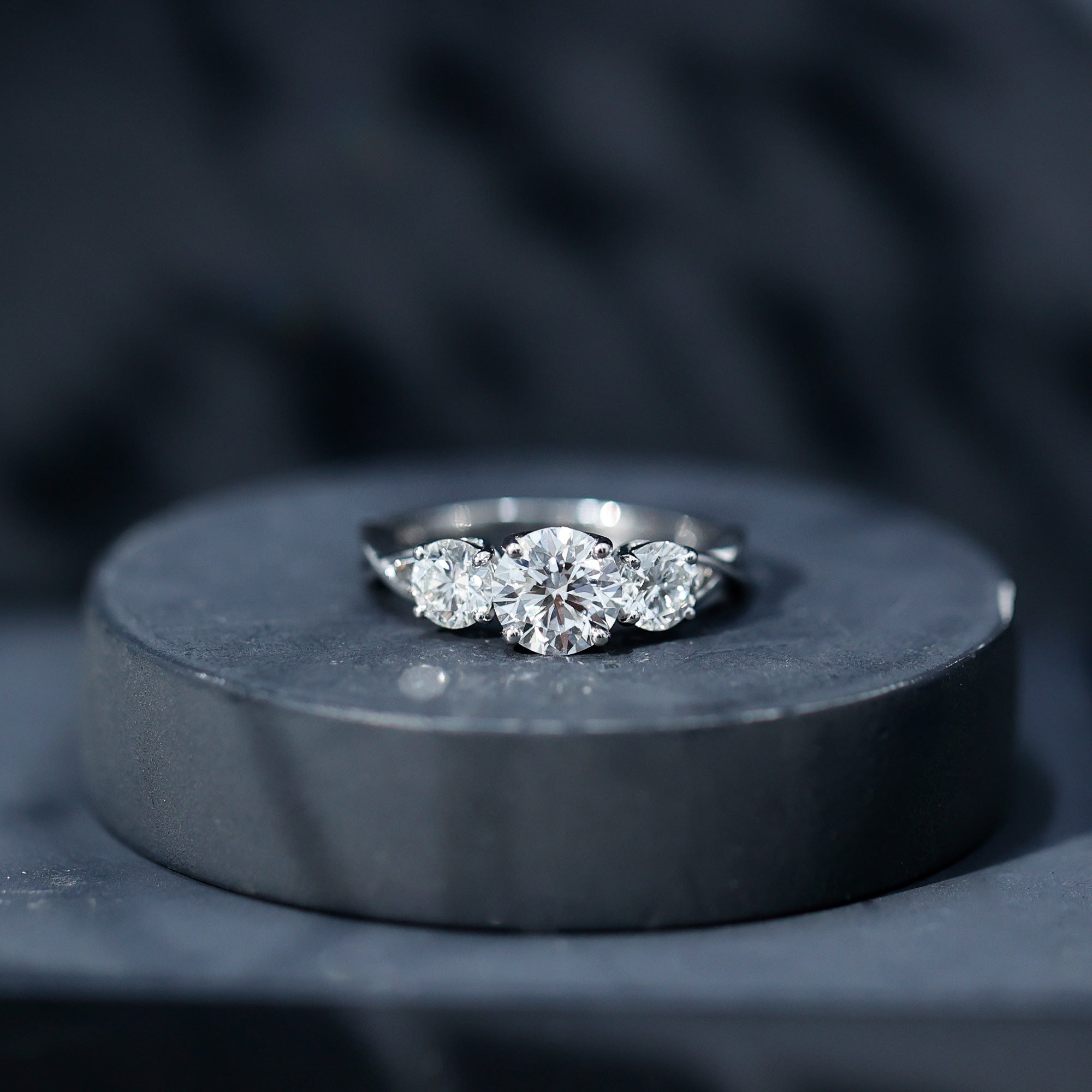 3 Stone Round Moissanite Crossover Engagement Ring D-VS1 - Rosec Jewels
