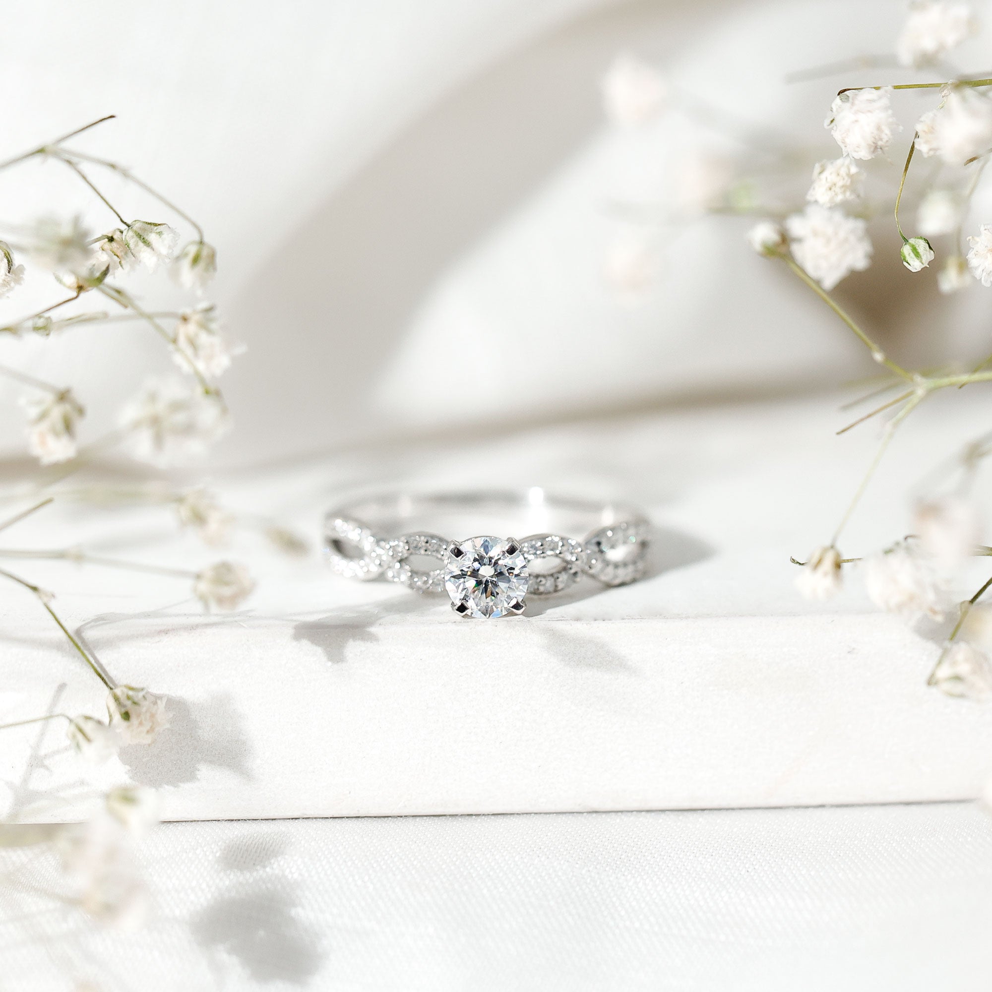 1 CT Round Shape Moissanite Crossover Infinity Ring D-VS1 - Rosec Jewels